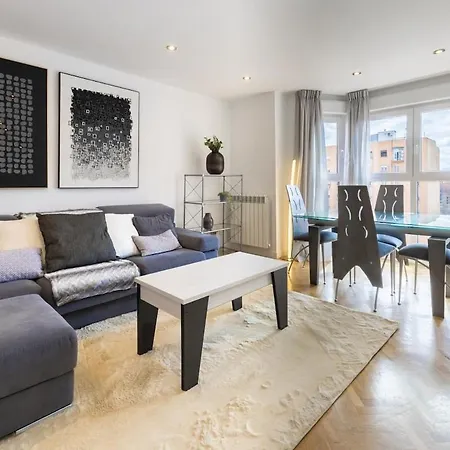 Apartment For Spacious, Temporary, And 3-bedroom Aca65 *