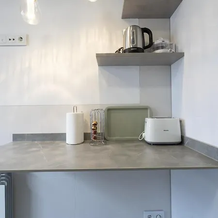 Apartment For Spacious, Temporary, And 3-bedroom Aca65 *