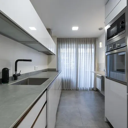 For Spacious, Temporary, And 3-bedroom Aca65