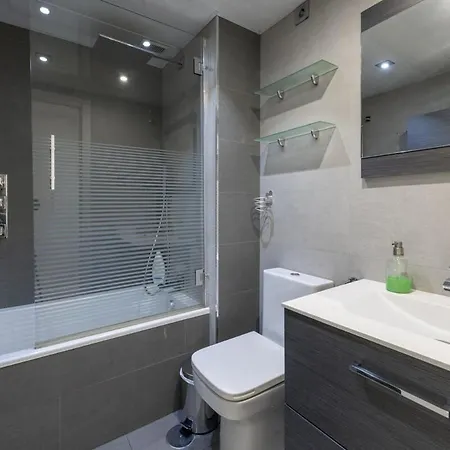 For Spacious, Temporary, And 3-bedroom Aca65 Apartment Madrid