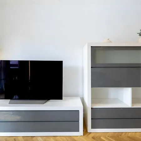For Spacious, Temporary, And 3-bedroom Aca65 Madrid