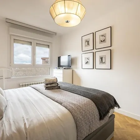 Apartment For Spacious, Temporary, And 3-bedroom Aca65