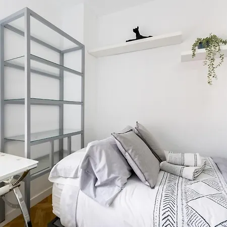 Apartment For Spacious, Temporary, And 3-bedroom Aca65 *