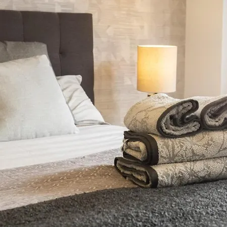For Spacious, Temporary, And 3-bedroom Aca65 Apartment Madrid