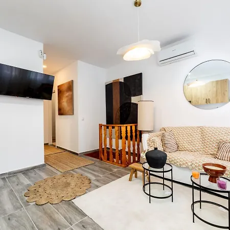 Bright Duplex In Residential Tetuan *