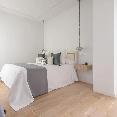 Modern And Cozy On Paseo De La Castellana *