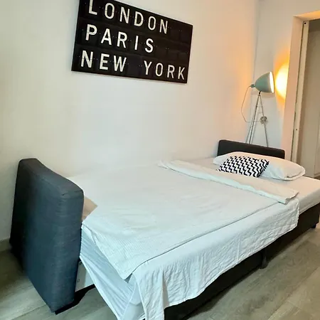 Dianthus House Apartment