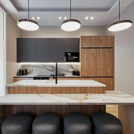 Fuencarral Living 7br 7bh *