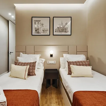 Fuencarral Living 7br 7bh *
