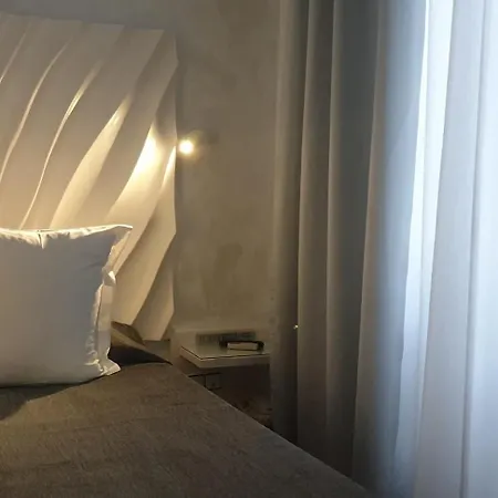 オスタル ラス フエンテス 2*