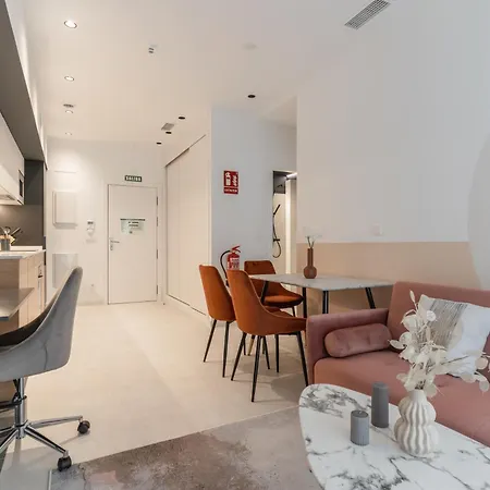 Canillas Apartment *