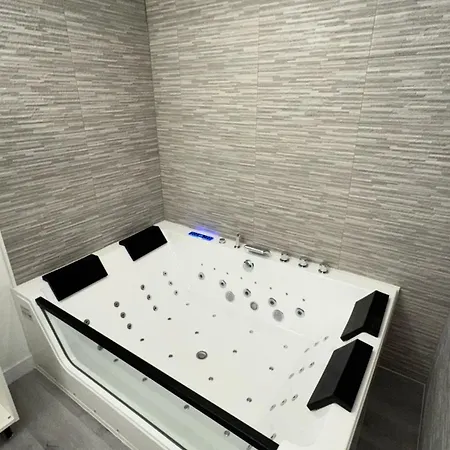 Jacuzzi Atocha Liebeshotel *
