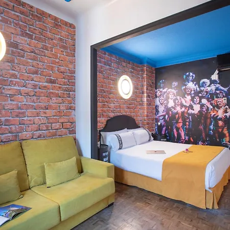Casual Del Teatro Otel 2*