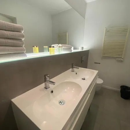 Sixrooms Relatores Guest house Madrid