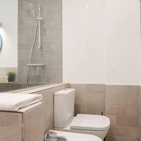 Renovated And Modern- 3bd 2bth- Anton Martin Apartment Madrid