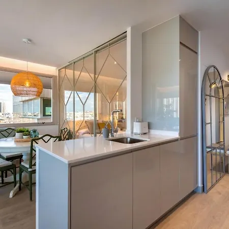 2 Bedrooms 1 Bathroom Furnished - Justicia - Incredible Views - Mintystay Madrid