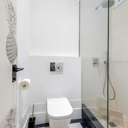 Stylish & Centric- 2bd 2bth Magdalena *