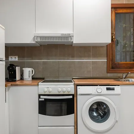 Downtown 2 Bedrooms Apartment *