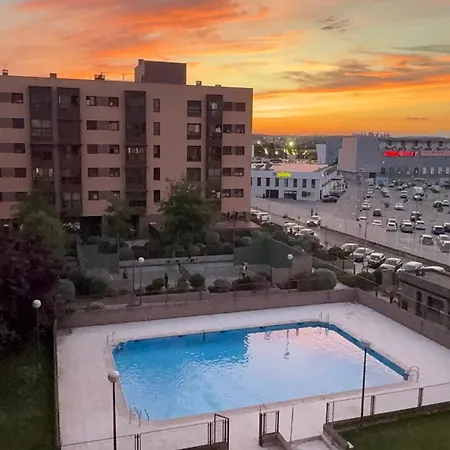 Ole Ifema, Aeropuerto *