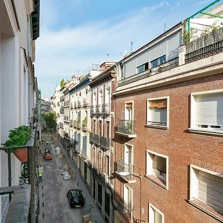 Refurnished One-bedroom Letras Apartment Madrid