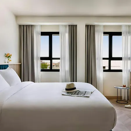 Sonder By Marriott Bonvoy Sofia Atocha Апарт-отель Мадрид