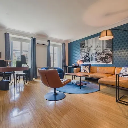 Apartment 100m2 Designer Gem - Ac - Pro Desk - Prime Area *