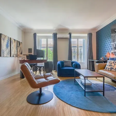100m2 Designer Gem - Ac - Pro Desk - Prime Area Apartment *