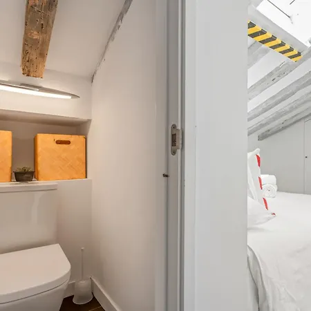 Apartment Attic 3bedrms-2baths In Heart Of Malasana *