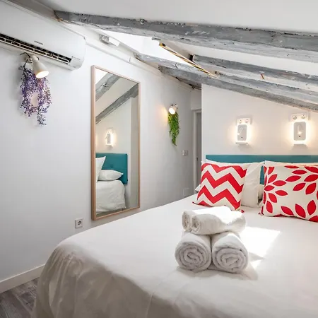 Apartment Attic 3bedrms-2baths In Heart Of Malasana *