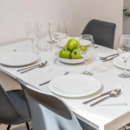 Apartment Attic 3bedrms-2baths In Heart Of Malasana Madrid