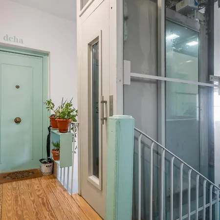 Attic 3bedrms-2baths In Heart Of Malasana