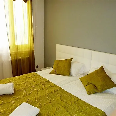 Sixrooms Plaza Mayor Guest house Madrid