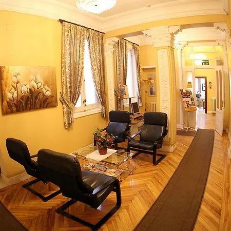 Atocha Almudena Martin Гостевой дом 2*