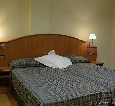 Ii Castillas מלון 3*