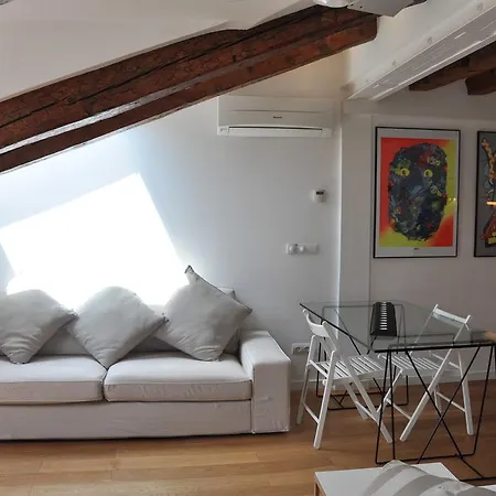 Apartment Livinginopera Escalinata