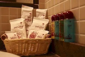 阿维尼达巴拉哈斯酒店 招待所