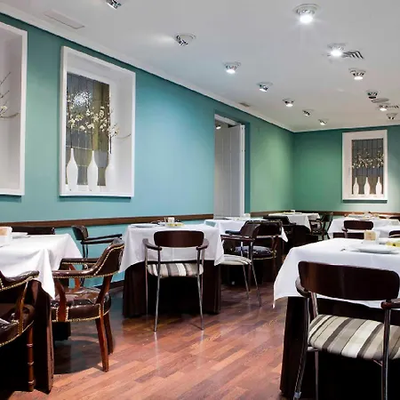 Opera Hotell 4*