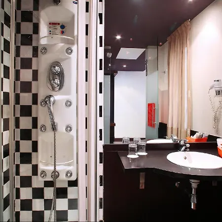 Hotell Avenida Gran Via 3*