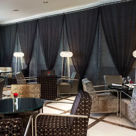 Hotel Boutique H10 De La Reina