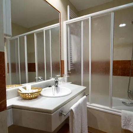 Hotel 5 Pinos Madri