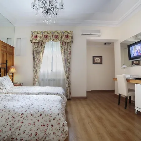 בית הארחה Adria Santa Ana מדריד