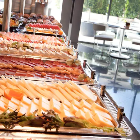 Hotel Maydrit Airport 4*