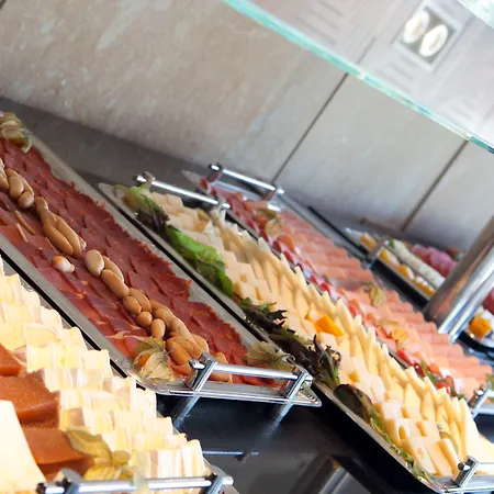 Hotel Maydrit Airport 4*