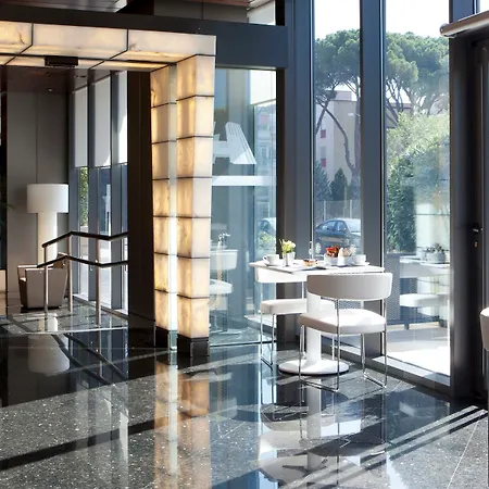 Hotel Maydrit Airport 4*