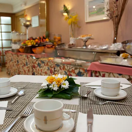 Hotel Gran Versalles 4*