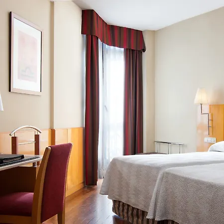 Hotel Leonardo City Center 3*