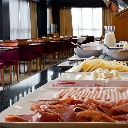 Hotel Leonardo City Center 3*