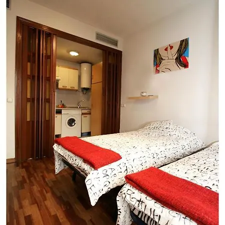 Apartamento Apartamentos Sleeping In Madrid *