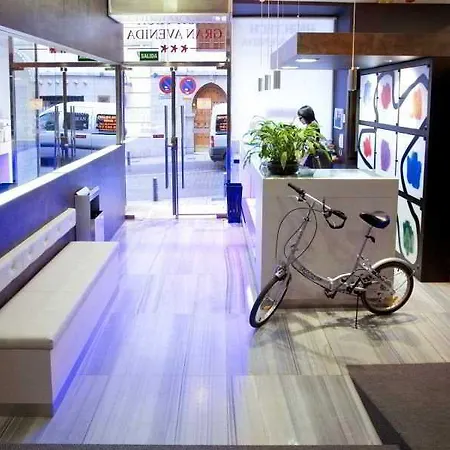 Hotell Avenida Gran Via 3*