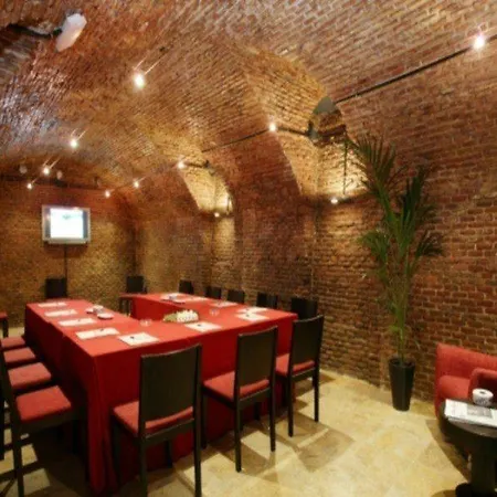 Petit Palace Arenal Отель 3*